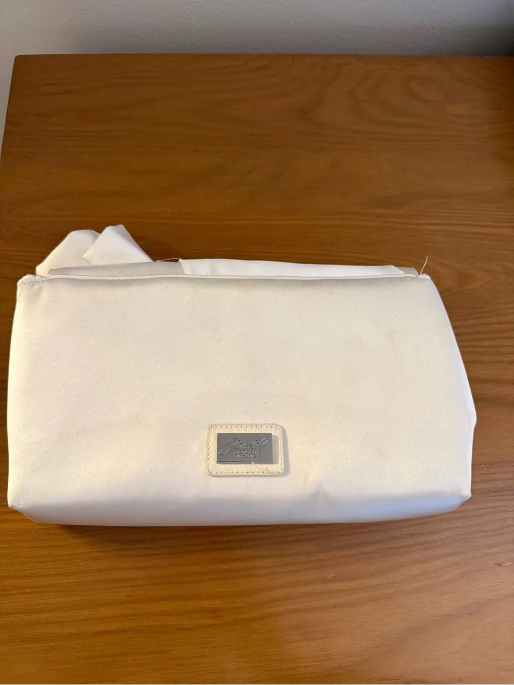 Jewel Badgley Mischka Ivory Satin Bow Clutch